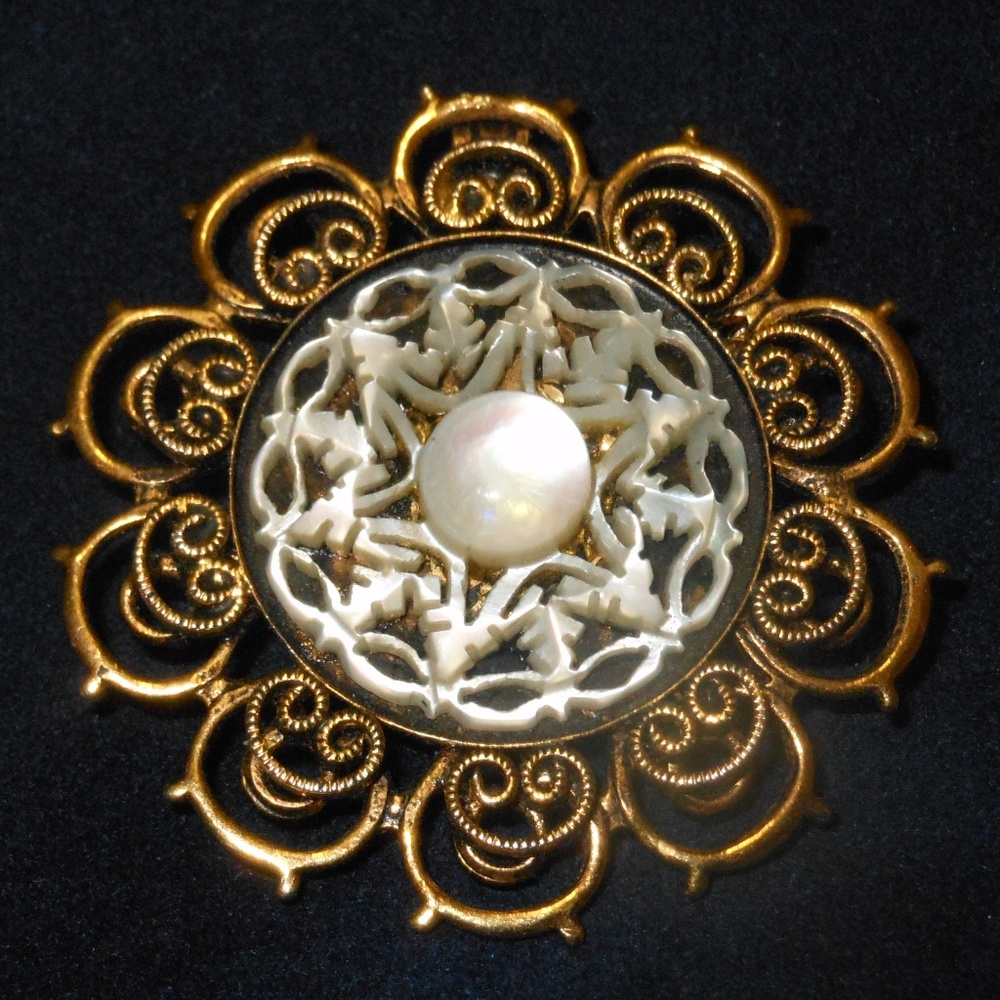 Vintage Medium Round filagree Shell Brooch